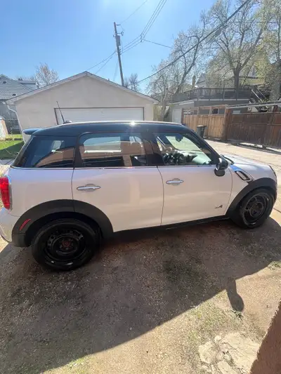 I am selling a 2011 Mini Cooper Countryman All4 S. The car is unsafetied, has 221992km, comes with b...
