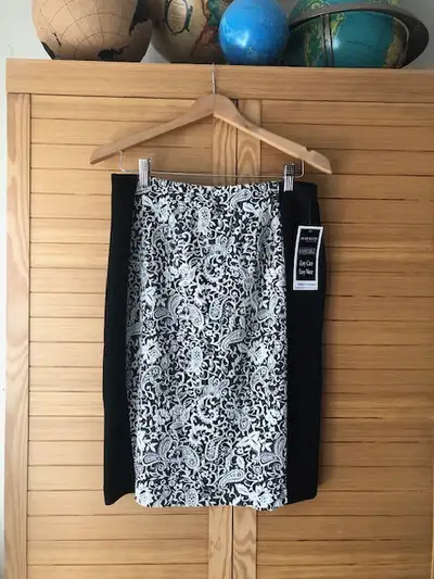 NEW w/t Marallis Collection Pull-On Stretch Slim Skirt Slimming, View more