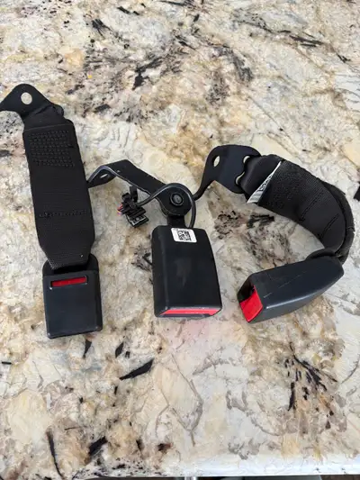 REAR SEAT BELT BUCKLE (PASSENGER, MIDDLE) BLACK SET BMW 530I 540I G30 (2017-2023) OEM