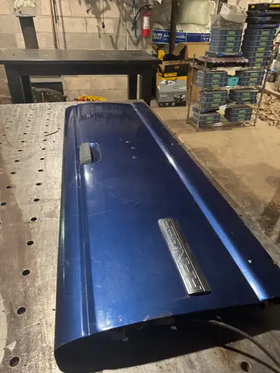 Came off a 2009 ford ranger sport, handle latch is broken. Minor dent on bottom of tail gate