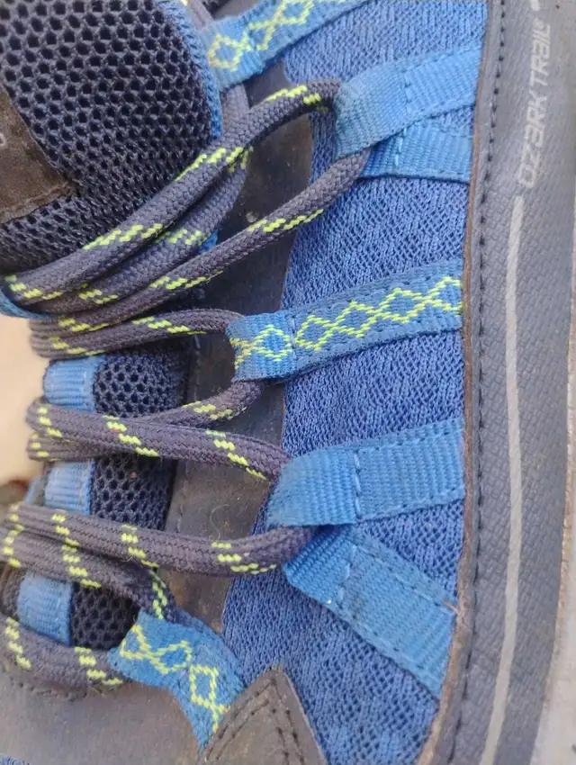 Size 9 Ozark trail sneakers 65619852307842121