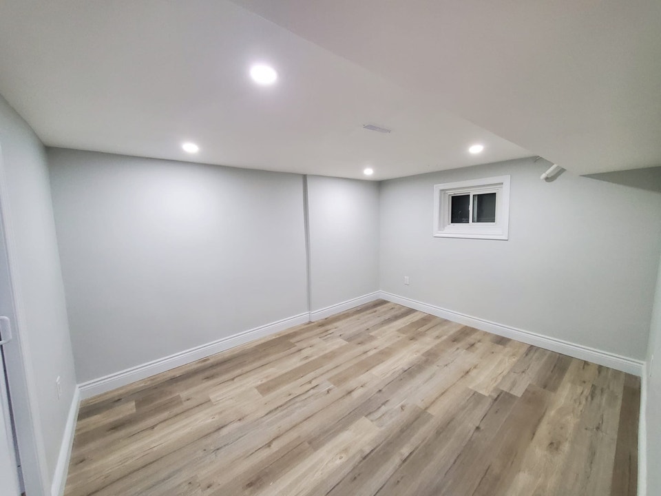 2 bedrooms walkout basement for rent in malton 4
