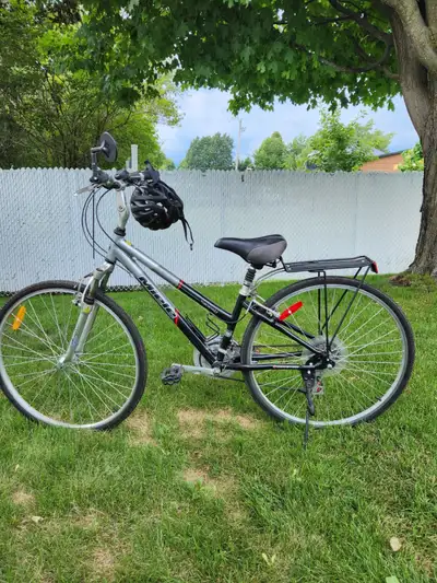 Grandeur 26 pouces 10 vitesses avec casque de vélo