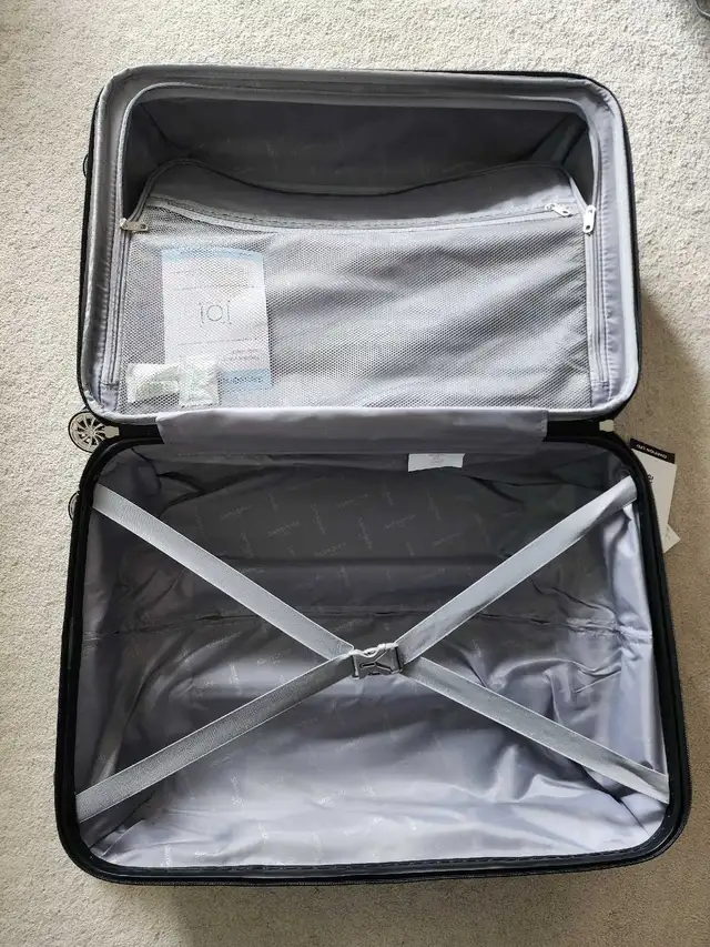 Brand New 24" Samsonite Ovation LTD Expandable Spinner Luggage in Other in Markham / York Region - Image 6