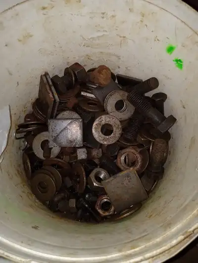 2 buckets off large size nuts and washers....also some short large sized bolts also some square plat...