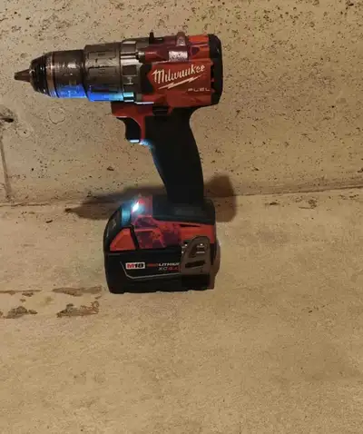 Milwaukee M18 fuel hammer drill &5ah battery, View more