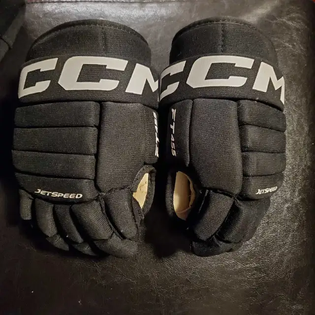 New 10" Kids CCM Hockey Gloves  in Hockey in Barrie - Image 3