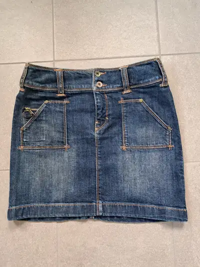 Jean skirts by ESPRIT Size : 6us Excellent condition ! Smoke free and pet free home Pick up in Kingl...