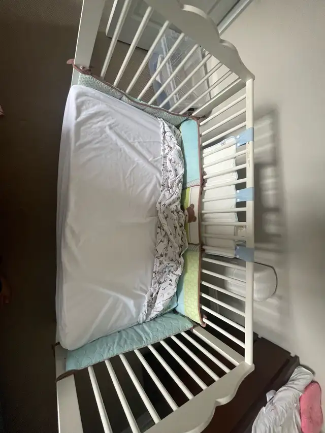 baby crib with mattress in Beds & Mattresses in St. Catharines - Image 7