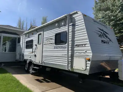 Springdale 2009 29ft travel trailer. Very good condition. Off road package. Everything working. Slee...