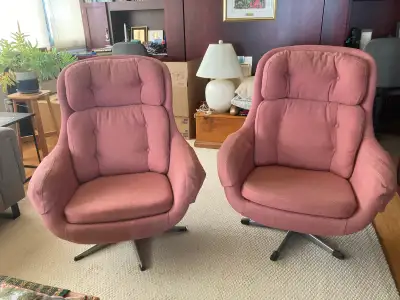 Paire de fauteuils vintages pivotants, View more