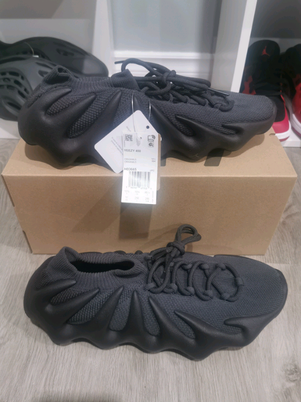 Yeezy 450 size 11 in Men's Shoes in City of Toronto - Image 2