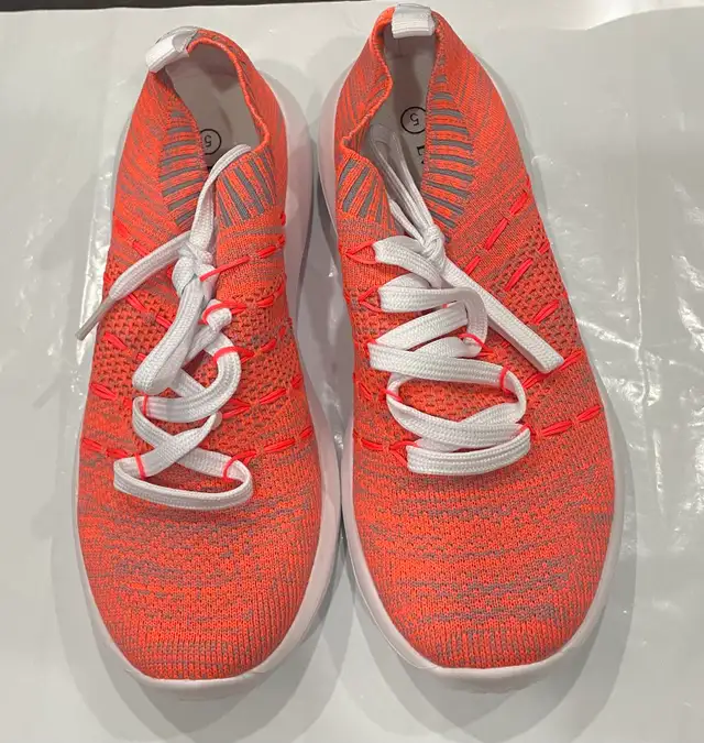 EvinTer Women's Walking Shoes Slip On  in Other in Edmonton - Image 2