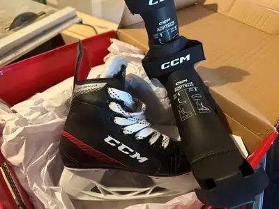 CCM Tacks AS‑560 Junior Hockey Skates – Size 1 (Regular) – BRAND, View more