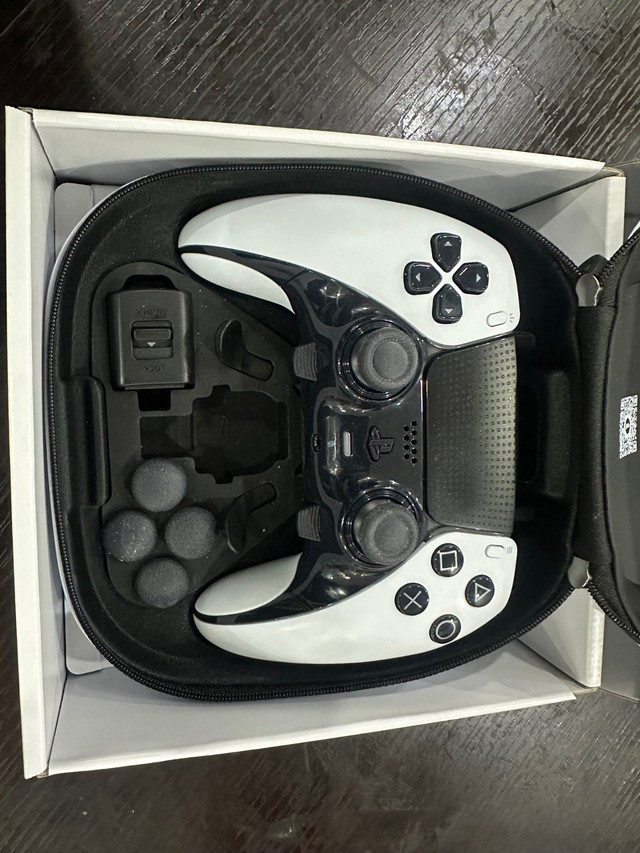 Ps5 Edge DualSense Edge Wireless Controller in Toys & Games in Mississauga / Peel Region - Image 2