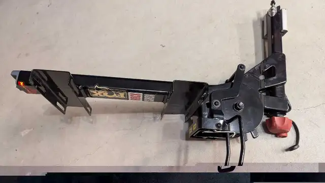 Yakima Holdup Evo Bike Rack Receiver in Other in Hamilton - Image 3