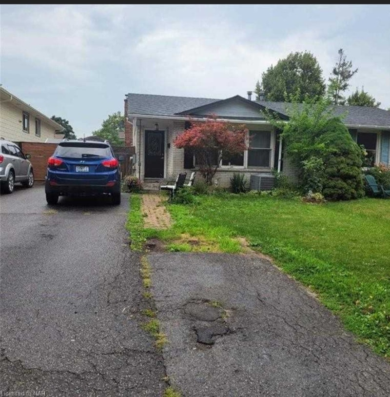 Upper 3 Bedroom Home Fairvew Mall Area Available July 1st Long Term