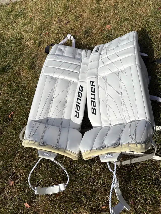 Bauer Goalie Pads in Hockey in Calgary - Image 2
