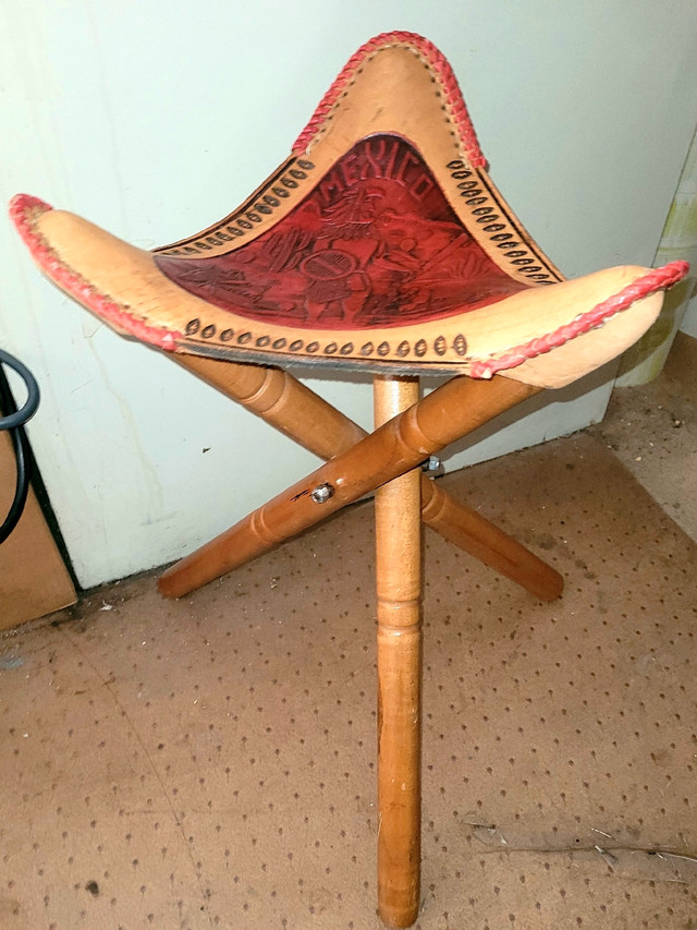 New Leather tripod Chair in Chairs & Recliners in Lethbridge