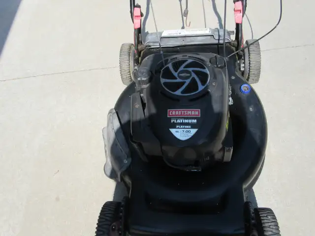 Self-Propelled Craftsman Lawnmower in Lawnmowers & Leaf Blowers in Oshawa / Durham Region - Image 3