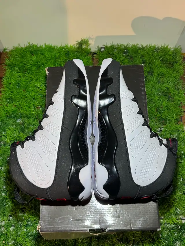 Size 9.5 - Air Jordan 9 OG Space Jam (2010) in Men's Shoes in Mississauga / Peel Region - Image 7