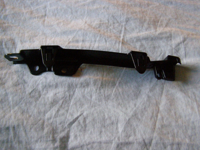 NEUF Toyota Highlander 2014- 2019 Avant Bumper Bracket Mount dans Pièces de carrosserie  à Longueuil/Rive Sud - Image 4