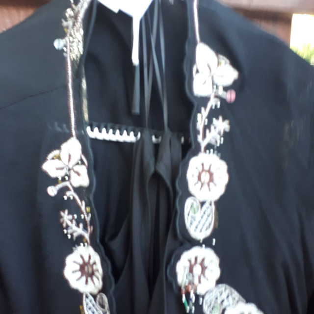 Laura little Blazer with beads vintage in Women's - Tops & Outerwear in Ottawa