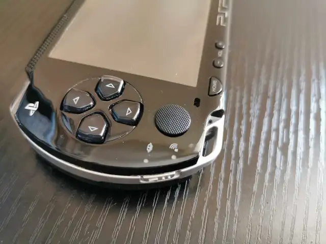 Sony Playstation 1000 psp black in Sony PSP & Vita in City of Toronto - Image 9