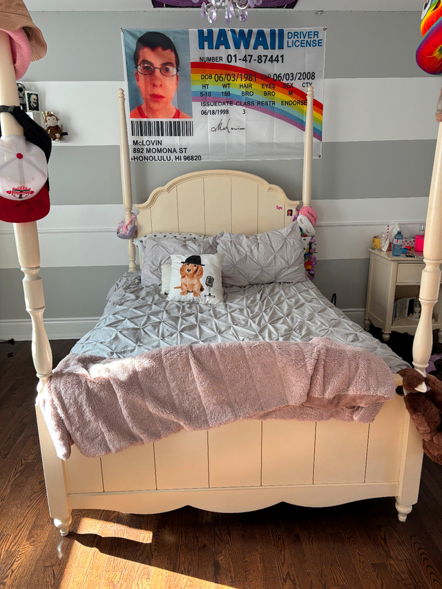 Solid wood Full 4 poster bed in Beds & Mattresses in Markham / York Region