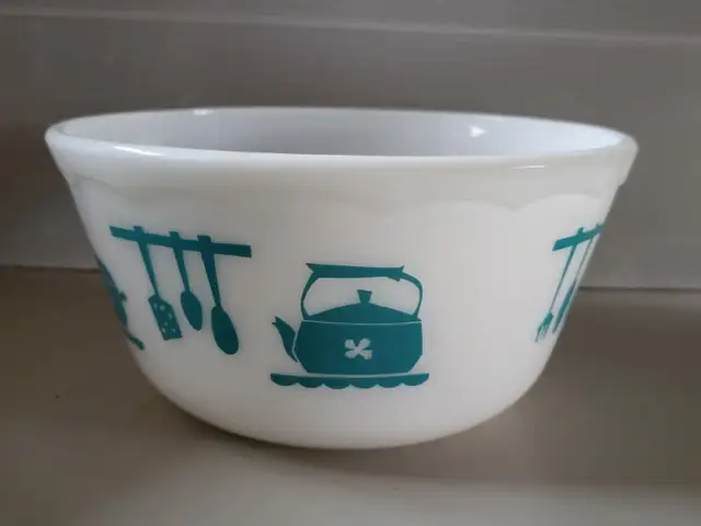 Hazel Atlas Turquoise Milk Glass Mixing Bowl with Rolled Rim in Arts & Collectibles in Oshawa / Durham Region - Image 5