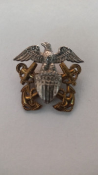WW2 1/20 10K Gold Sterling US Navy Officers Hat Badge Garrison