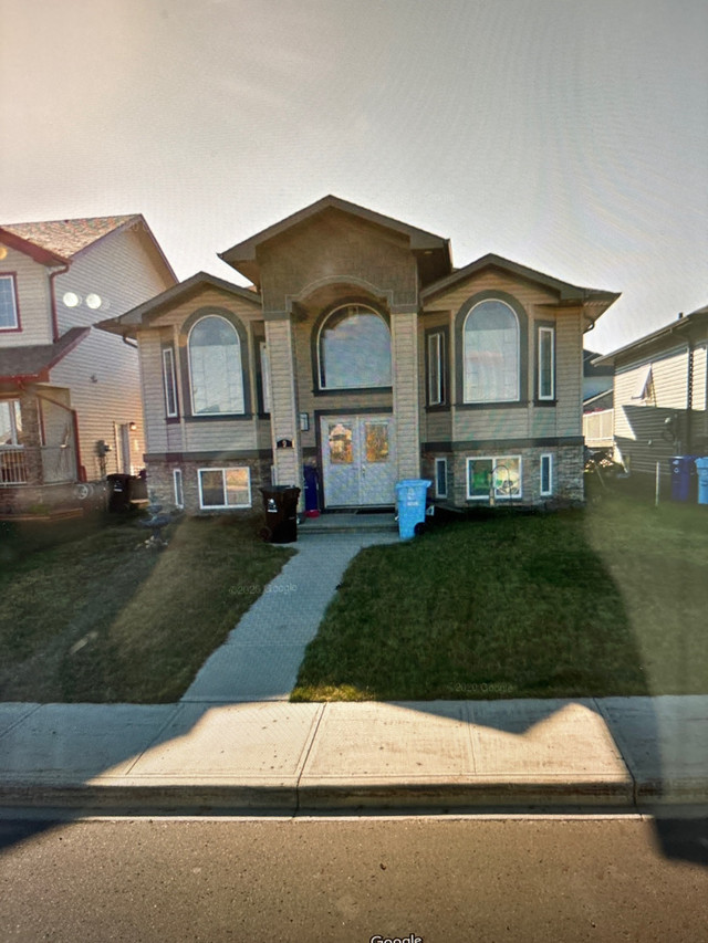 For Rent 5 Bedroom 4 FULL Bathroom  in Long Term Rentals in Fort McMurray