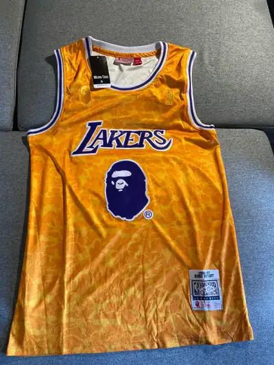 Size: L / Other sizes take 3 weeks with an order / Shipping available