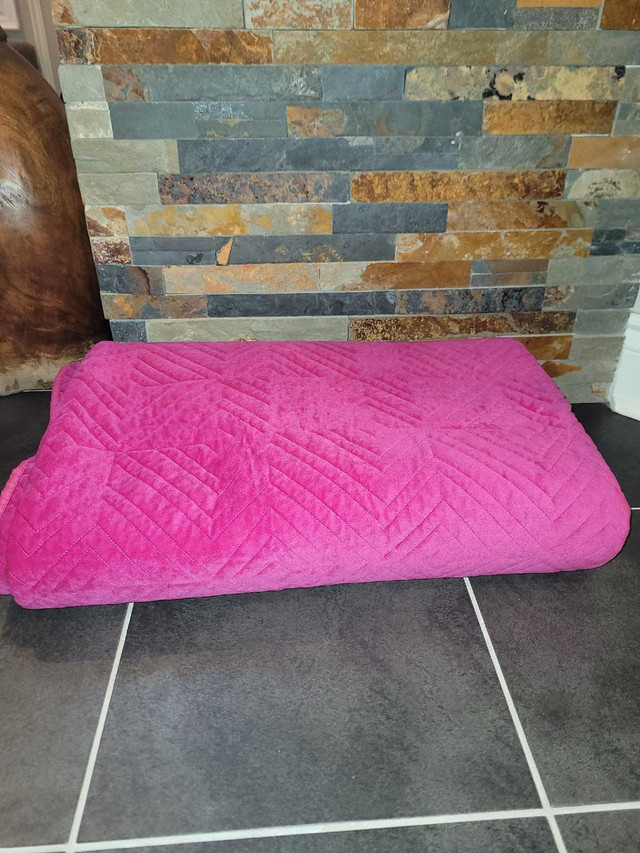 Storehouse Luxury Velvet Quilt Comforter Blanket Bedspread in Bedding in Oshawa / Durham Region