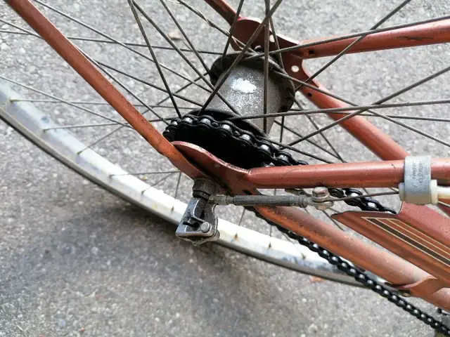 Vintage CCM Sun Sport Ladies Bike - Brown in Kids in City of Toronto - Image 4