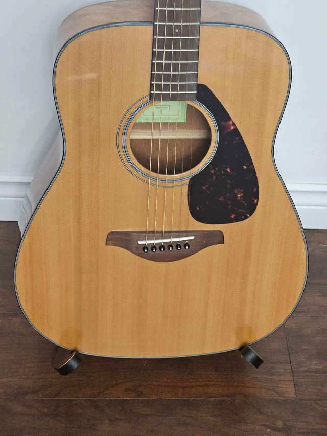 Yamaha FG800 Acoustic Guitar with bag and Tuner in Guitars in City of Halifax - Image 2