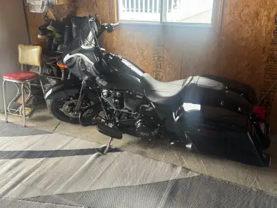 Looking for a powerful touring bike that’s ready to ride? This 2023 Street Glide has been upgraded w...