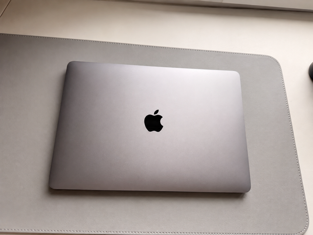 MacBook Pro 13" 2020 — i7, 32GB RAM, 1TB SSD — Like New in Laptops in St. Catharines - Image 4