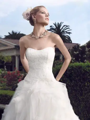Casablanca Wedding dress size 10 in Wedding in Kitchener / Waterloo - Image 2