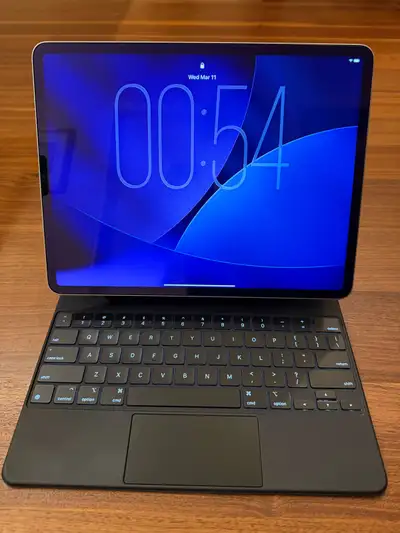 iPad Pro 12.9 inch (M1) Silver + Magic Keyboard + Apple Pencil, View more