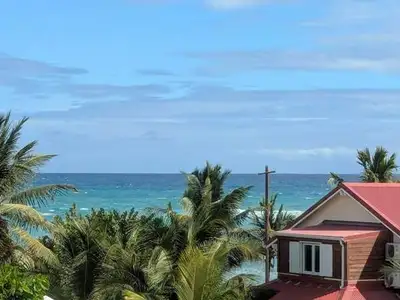 A St François en Guadeloupe, appartement 2 chambres avec clims neuves, citerne tampon en cas de coup...