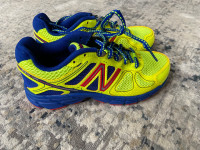  New Balance 860 runners - kids size 3.5 NEVER WORN