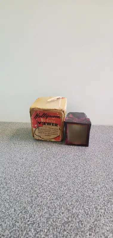 Hollywood Deluxe Viewer for Slides, View more