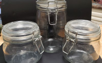 Set of 3 clear glass canisters with silicone seal