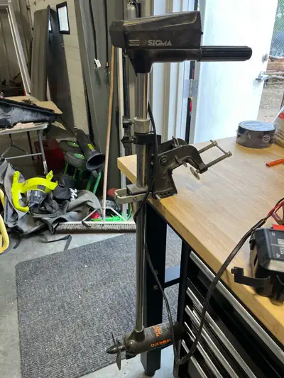 Older Shakespeare electric trolling motor. 3 speeds Forward and reverse 12 lbs of thrust