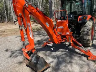 Backhoe mini excavatrice pour tracteur Kioti bucket 24 pouces , KB2485 6500$ : Jacques 819-660-0492