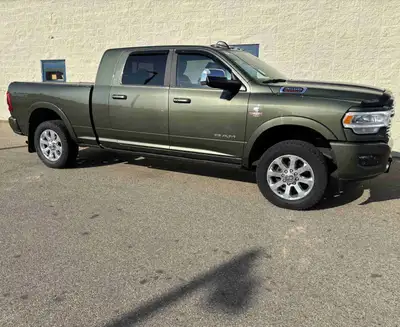 2022 Ram 3500 Mega Cab 4x4 Laramie Rear Auto Air Suspension Diesel 6 speed automatic 109,000 km harm...