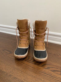 Sorel Boots Women Size 6