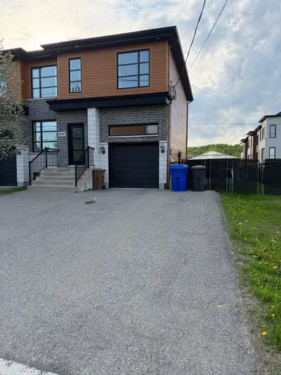Chambres à louer dans une belle maison de ville à St-Canut, Mirabel, situé dans beau coin et tranqui...