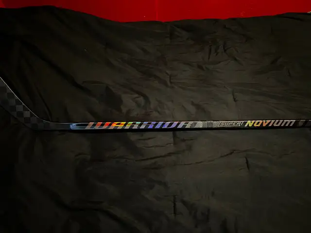 Warrior Super Novium (Right handed) in Hockey in London - Image 4